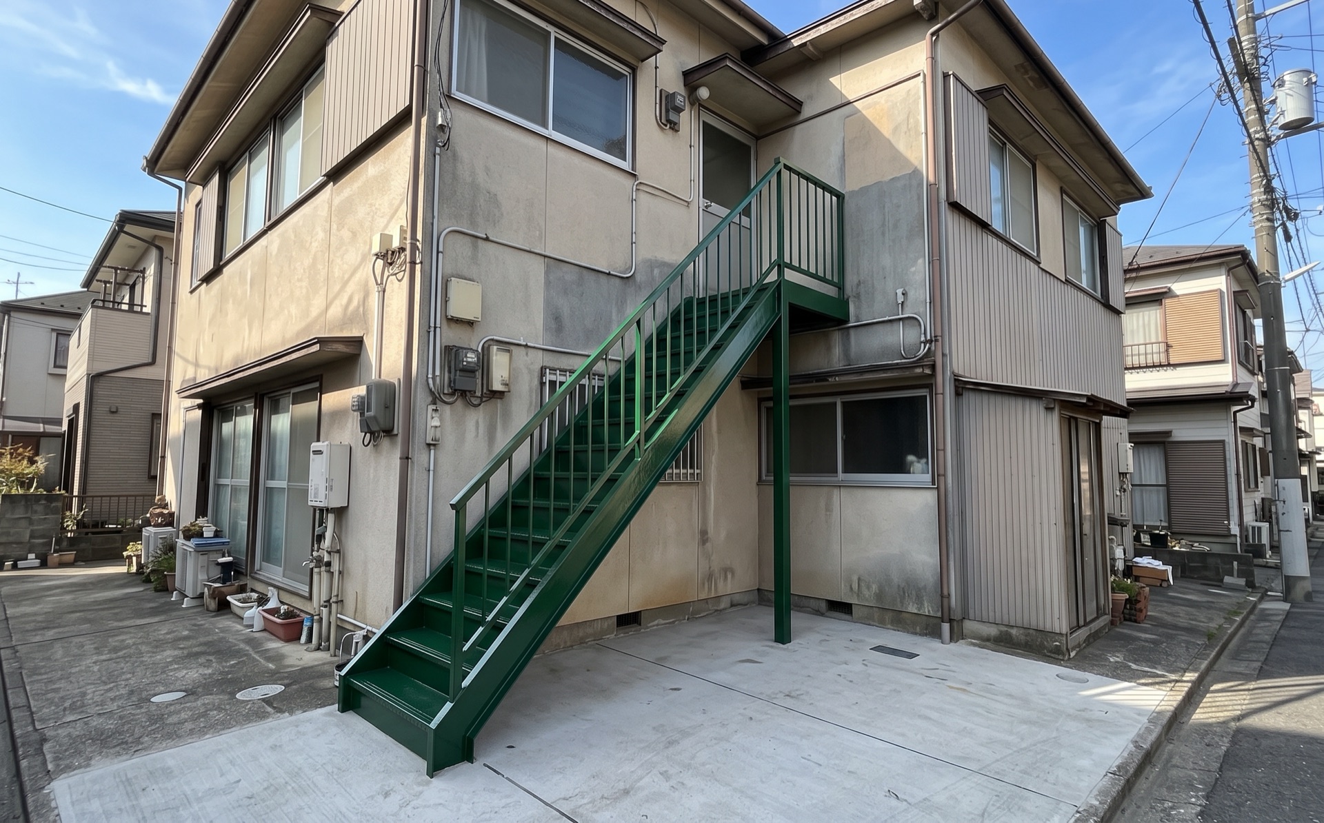 塗装を終えた鉄骨階段
